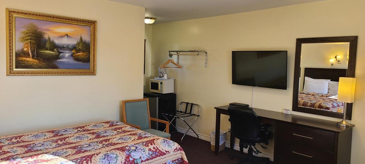Fox Motor Inn Greater Napanee Kültér fotó
