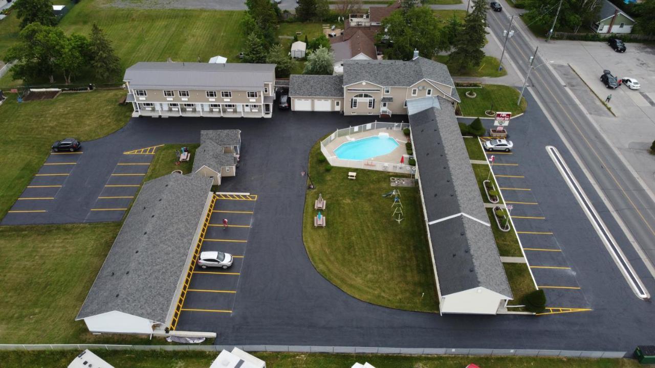 Fox Motor Inn Greater Napanee Kültér fotó