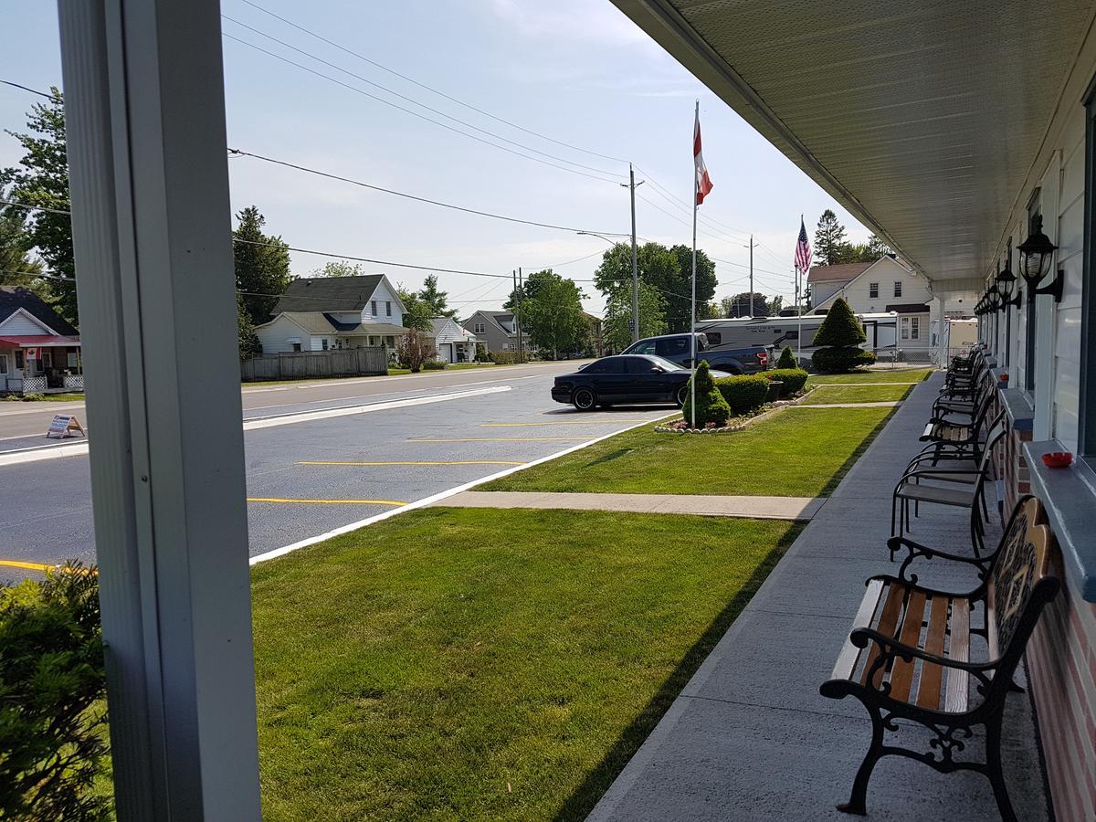 Fox Motor Inn Greater Napanee Kültér fotó