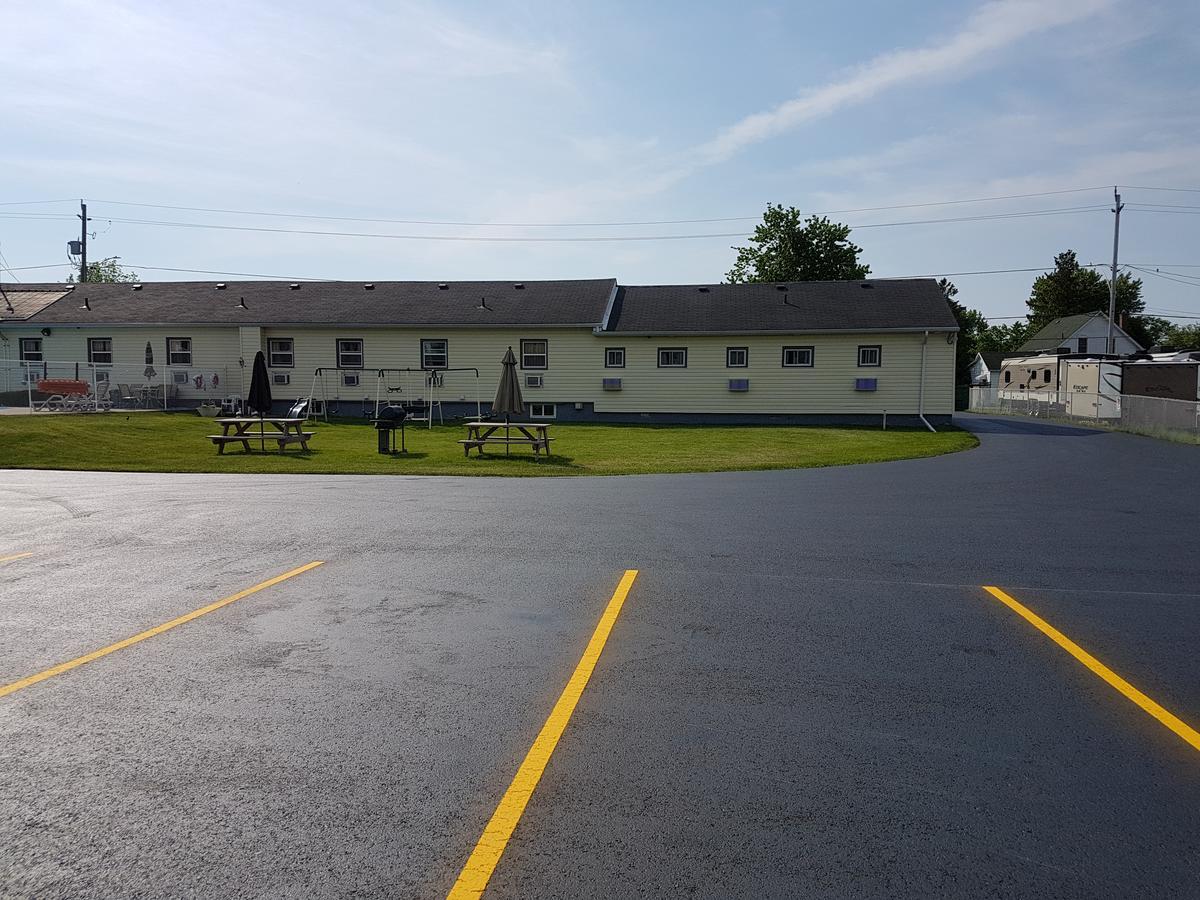 Fox Motor Inn Greater Napanee Kültér fotó