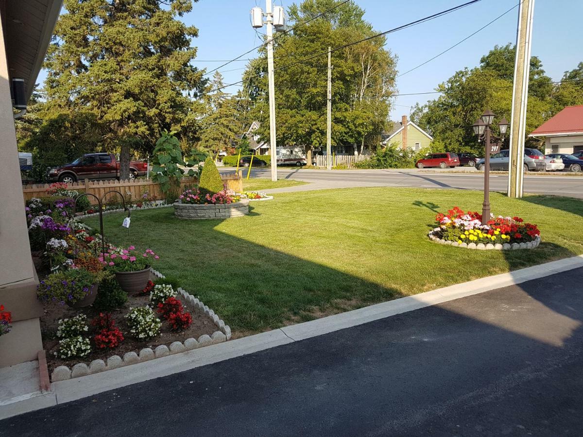 Fox Motor Inn Greater Napanee Kültér fotó